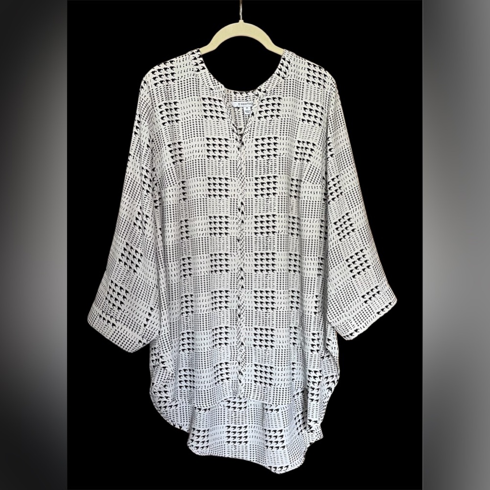 41 Hawthorn Karie Split Neck Blouse, Black & White High-Low Hem, Size 2X